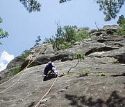 小川山で岩登りを楽しむ